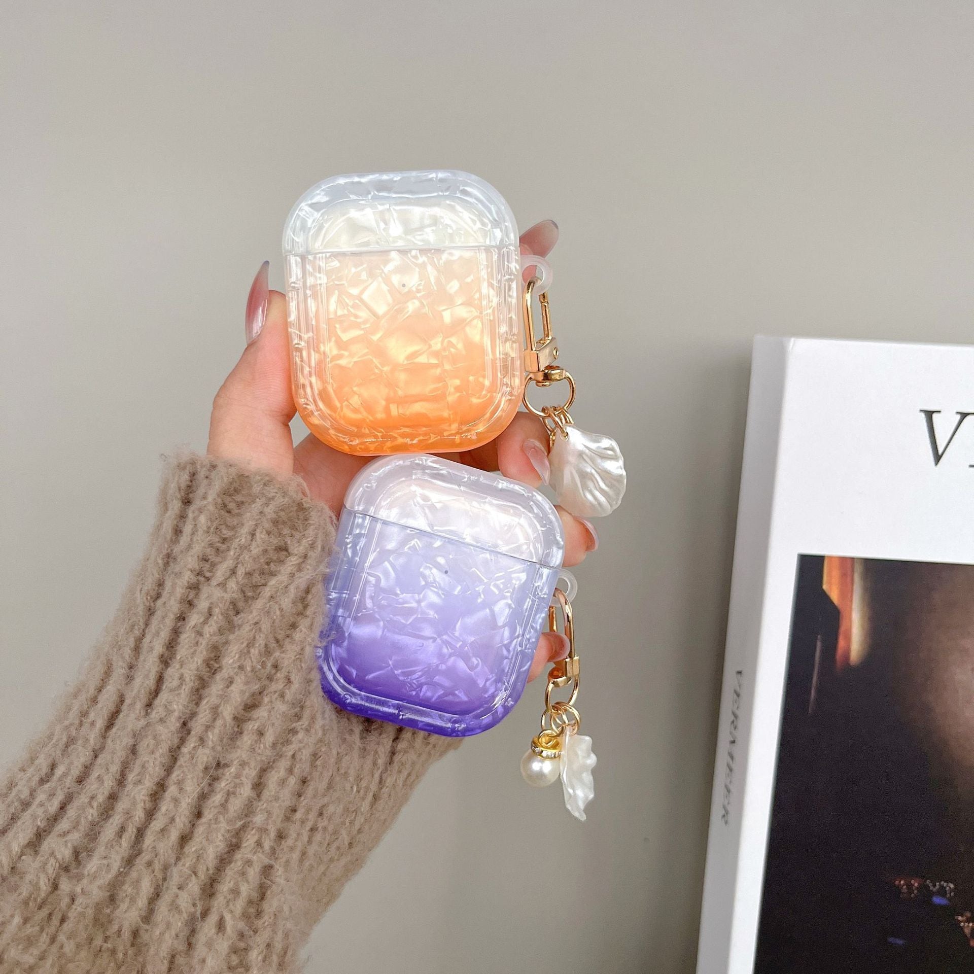 TPU Cover for Apple AirPods with Charging Case (2016) / (2019) / AirPods with Wireless Charging Case (2019) , Gradient Shell Grain Square Earphone Case with Pendant - Purple TPU Cover for Apple AirPods with Charging Case (2016) / (2019) / AirPods with Wireless Charging Case (2019) , Gradient Shell Grain Square Earphone Case with Pendant - Purple